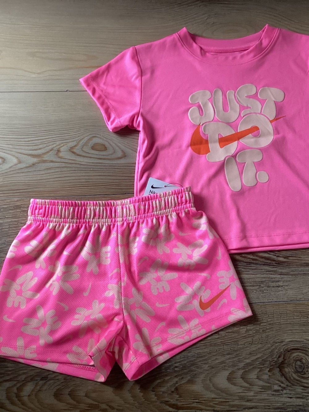 Nike Pink Girls' 'Just Do It' Tee and Floral Shorts Set Size 5(NWT)